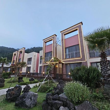 Red Castle Pension Guest House Jeju Exterior photo