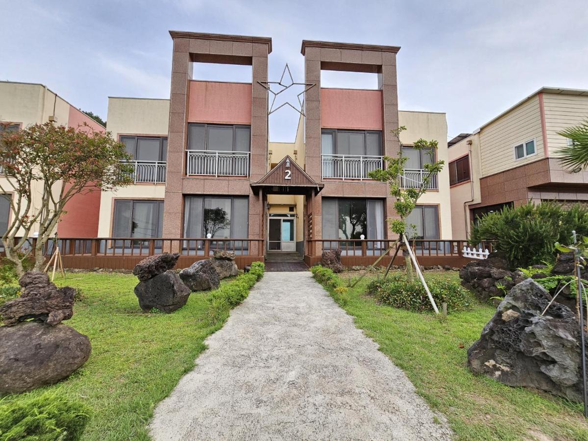 Red Castle Pension Guest House Jeju Exterior photo