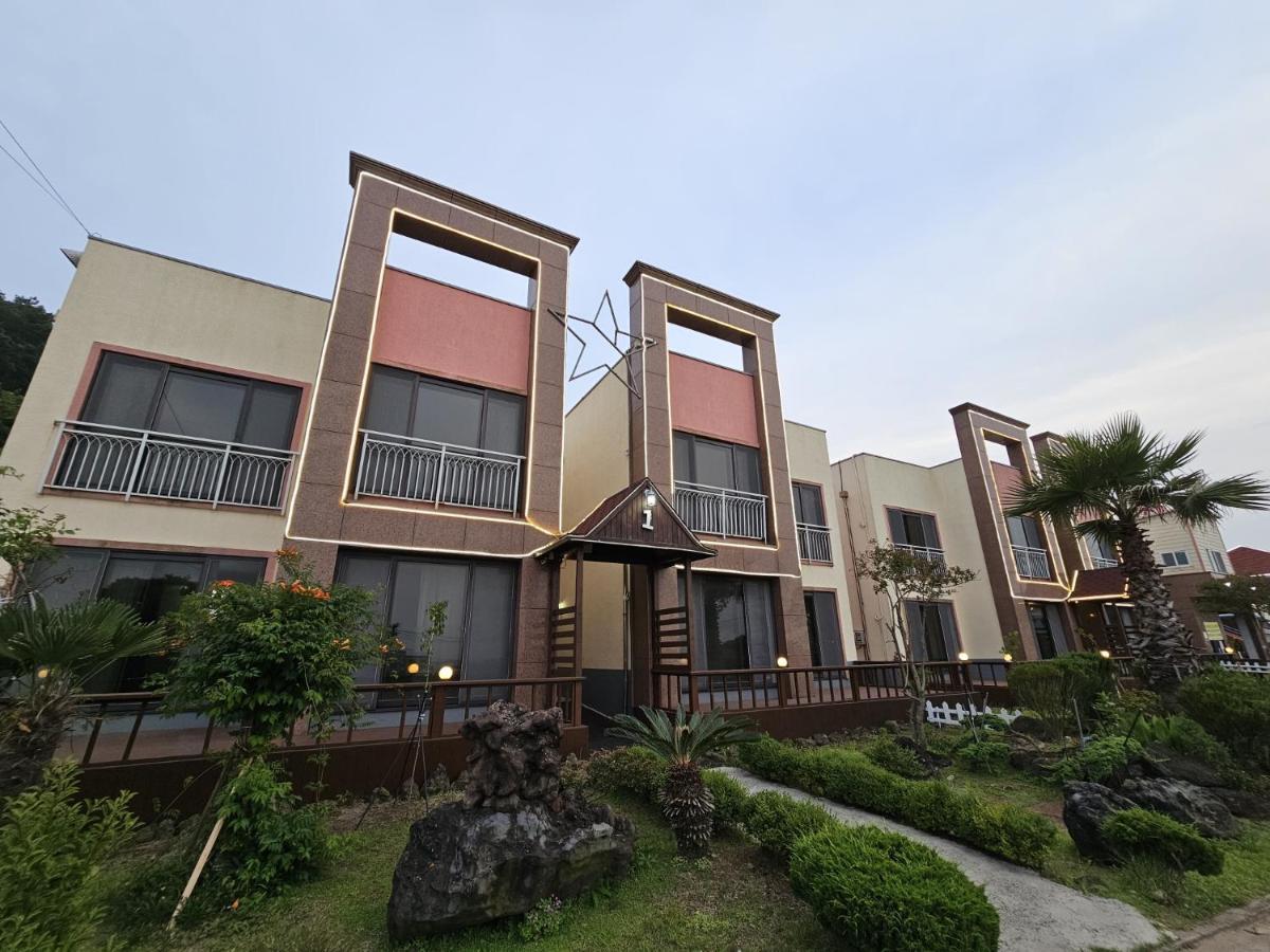 Red Castle Pension Guest House Jeju Exterior photo