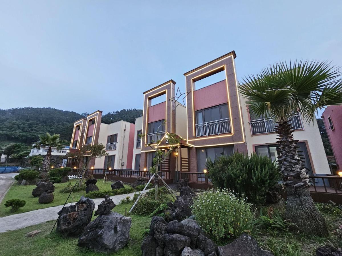 Red Castle Pension Guest House Jeju Exterior photo