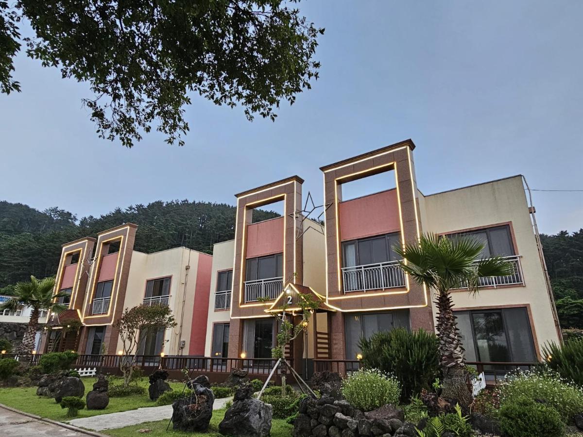 Red Castle Pension Guest House Jeju Exterior photo