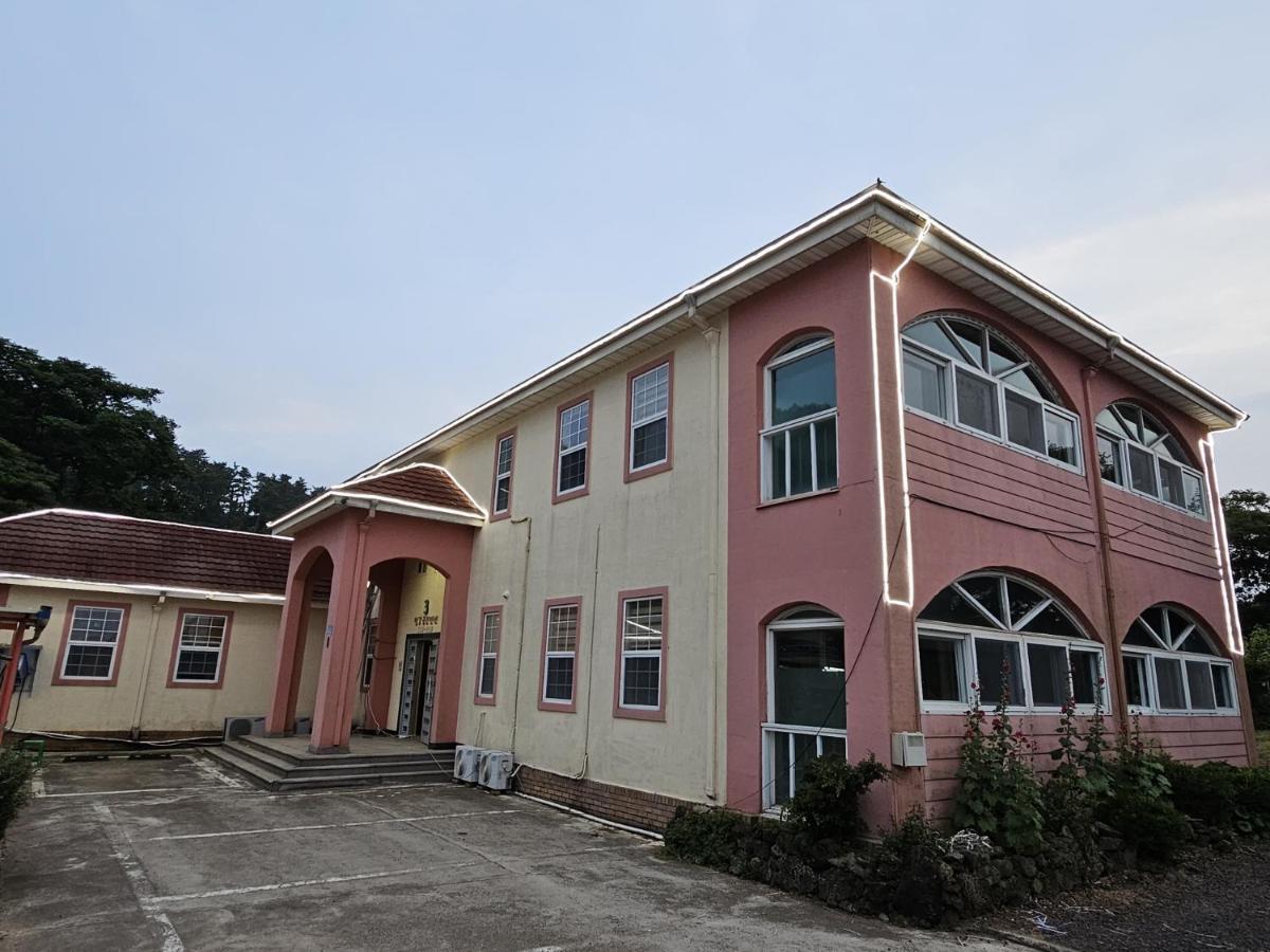 Red Castle Pension Guest House Jeju Exterior photo