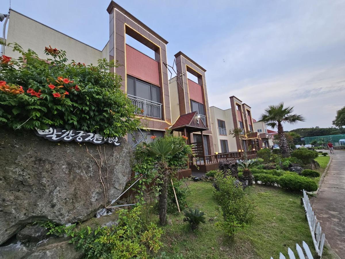 Red Castle Pension Guest House Jeju Exterior photo