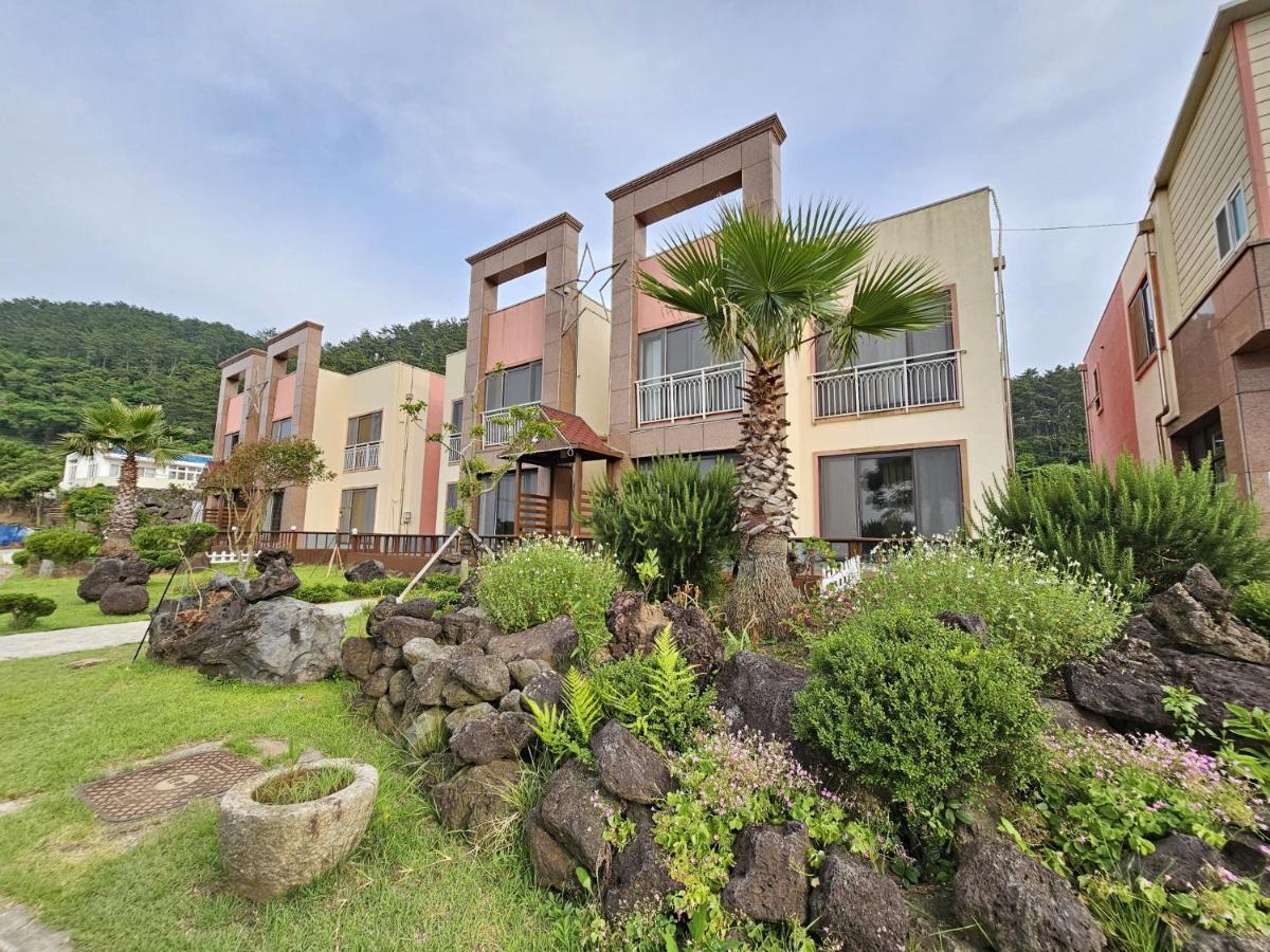 Red Castle Pension Guest House Jeju Exterior photo